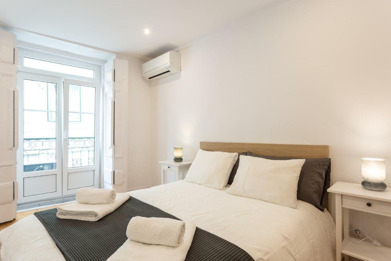 Three Bedroom Apartment In Historical Centre -Bairro Alto Lisboa Exteriör bild