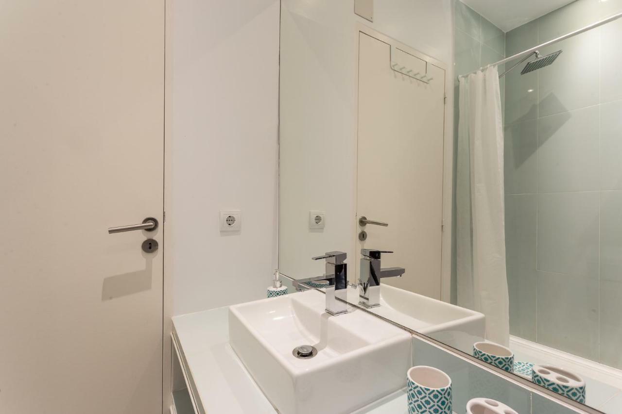 Three Bedroom Apartment In Historical Centre -Bairro Alto Lisboa Exteriör bild